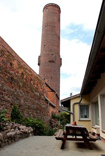 Pension Am Schrotturm Bed & Breakfast Tangermuende Exterior photo
